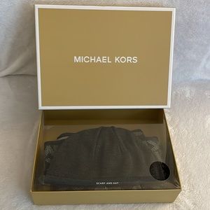 MICHAEL KORS Winter Hat & Scarf Set 🧣